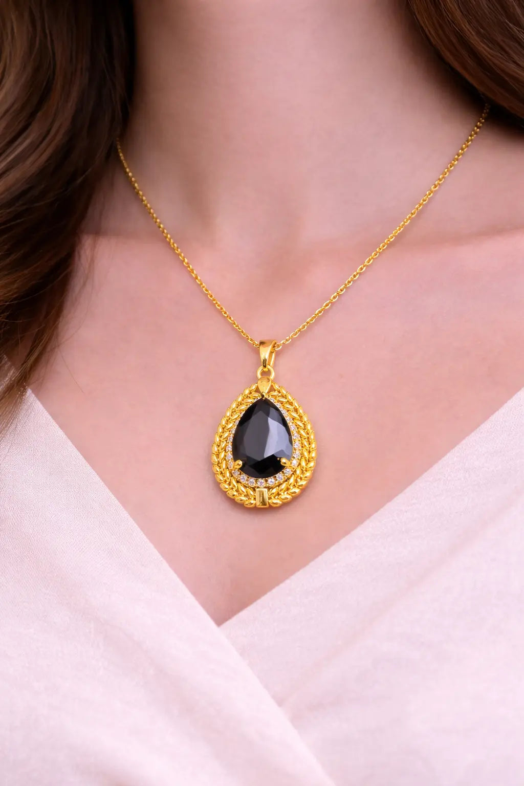 Mehrify Black Teardrop Stone Pendant Necklace – Gold-Tone Elegant Jewelry for Women